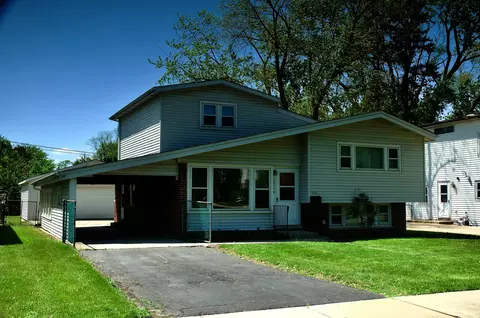 2876 S Scott St, Des Plaines, IL 60018