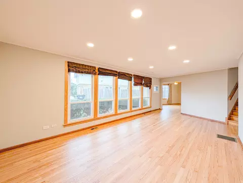 Living - 4415 Idlewild Ln, Hillside, IL 60162 photo 2 of 5