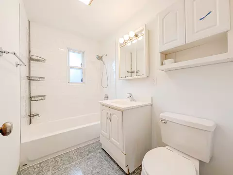 Bath - 4415 Idlewild Ln, Hillside, IL 60162 photo 3 of 4