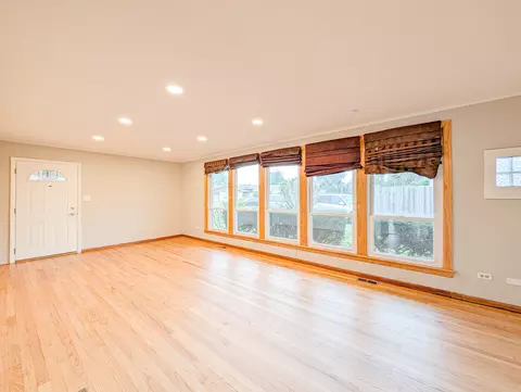 Living - 4415 Idlewild Ln, Hillside, IL 60162 photo 3 of 5