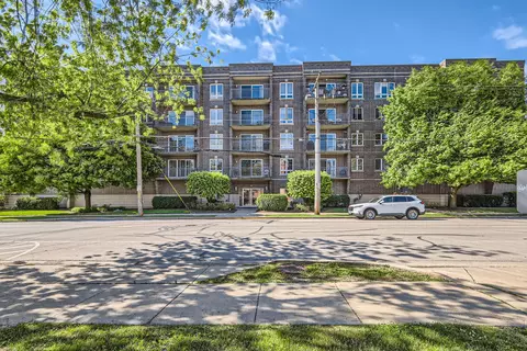 1477 E Thacker St #208, Des Plaines, IL 60016
