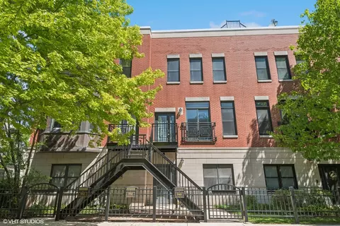 948 W College Pkwy #2, Chicago, IL 60608