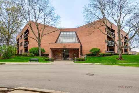 1088 Shermer Rd #307, Northbrook, IL 60062