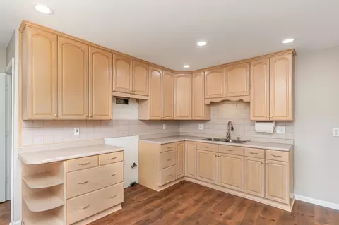 Kitchen - 600 Cochise Cir, Bolingbrook, IL 60440 photo 1 of 1