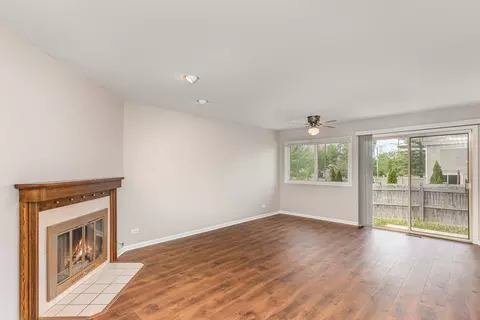 Living - 600 Cochise Cir, Bolingbrook, IL 60440 photo 2 of 3