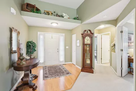 2207 Olde Mill Ln, Mchenry, IL 60050 photo 5