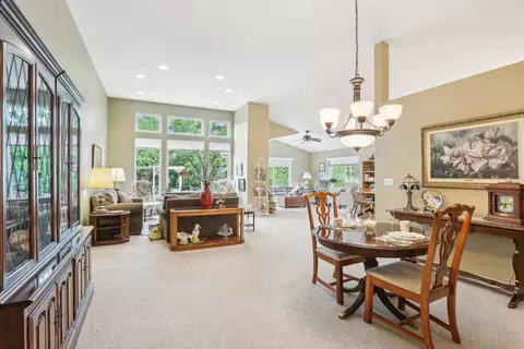 2207 Olde Mill Ln, Mchenry, IL 60050 photo 6