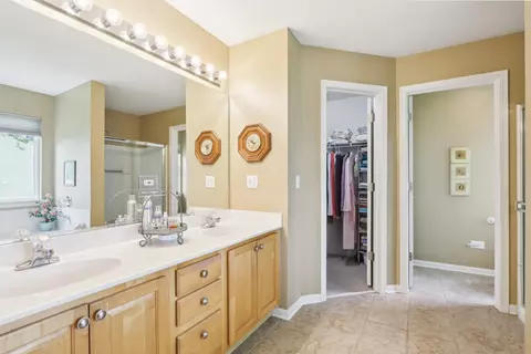 2207 Olde Mill Ln, Mchenry, IL 60050 photo 15