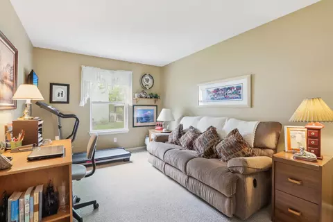 2207 Olde Mill Ln, Mchenry, IL 60050 photo 13