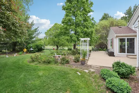 2207 Olde Mill Ln, Mchenry, IL 60050 photo 24