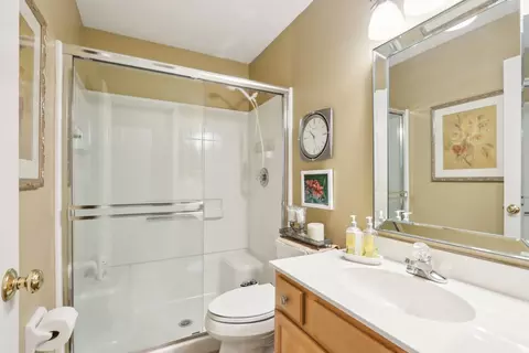 2207 Olde Mill Ln, Mchenry, IL 60050 photo 12