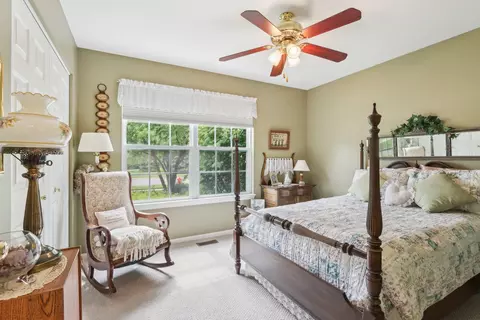 2207 Olde Mill Ln, Mchenry, IL 60050 photo 11