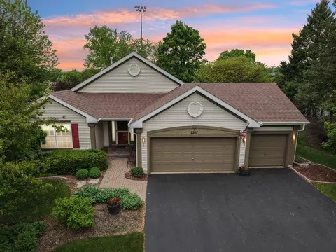 2207 Olde Mill Ln, Mchenry, IL 60050 photo 2