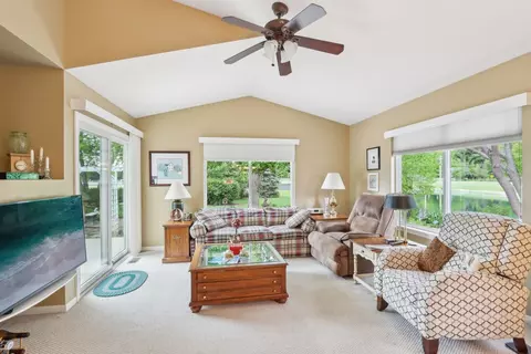 2207 Olde Mill Ln, Mchenry, IL 60050 photo 9