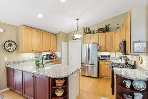 2207 Olde Mill Ln, Mchenry, IL 60050 photo 10