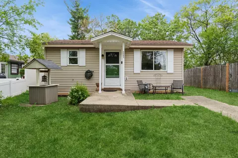 5502 E Lake Shore Dr, Wonder Lake, IL 60097