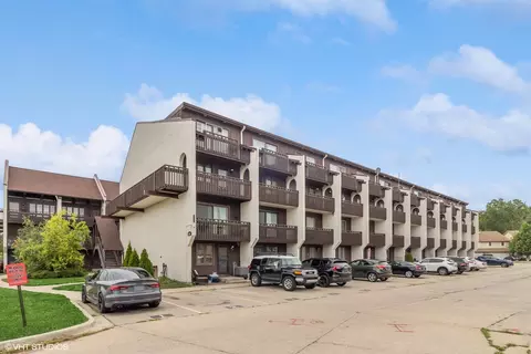 6660 W Wood River Dr #111A, Niles, IL 60714