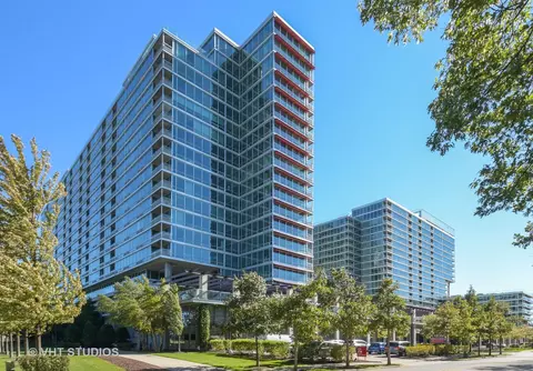 9655 Woods Dr #402, Skokie, IL 60077