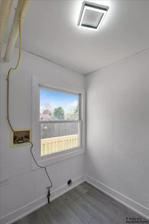 884 Greenview Ave, Des Plaines, IL 60016 photo 22