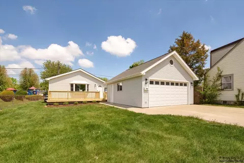 884 Greenview Ave, Des Plaines, IL 60016