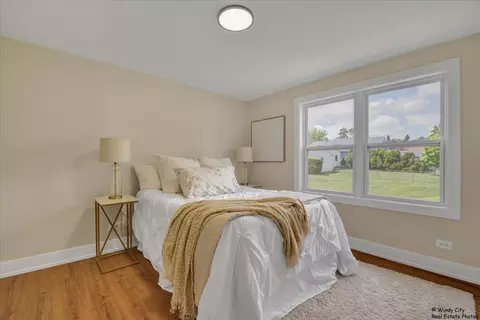 884 Greenview Ave, Des Plaines, IL 60016 photo 13