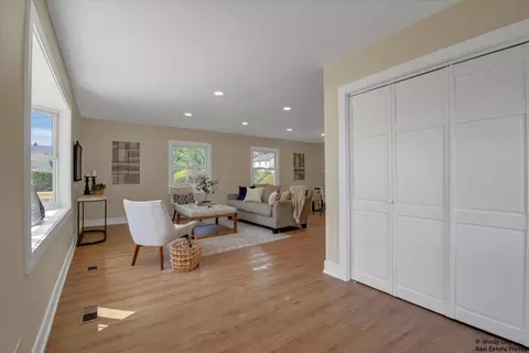 884 Greenview Ave, Des Plaines, IL 60016 photo 10