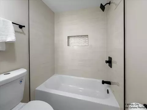 884 Greenview Ave, Des Plaines, IL 60016 photo 20