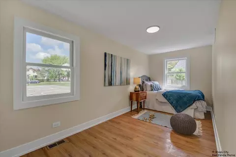 884 Greenview Ave, Des Plaines, IL 60016 photo 12
