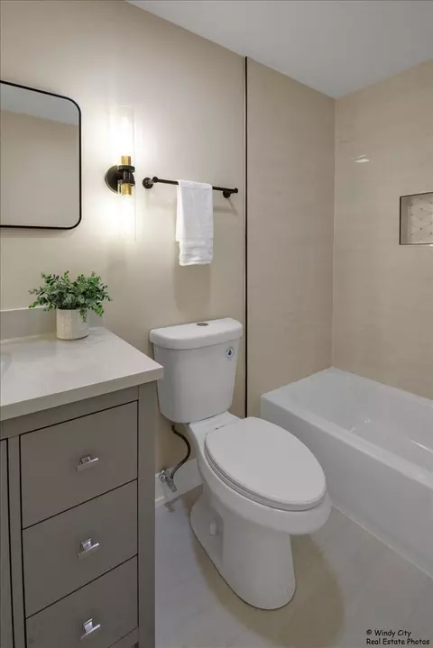 884 Greenview Ave, Des Plaines, IL 60016 photo 17