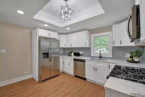 884 Greenview Ave, Des Plaines, IL 60016 photo 6