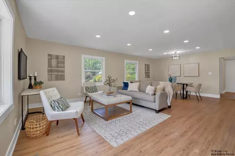 884 Greenview Ave, Des Plaines, IL 60016 photo 9