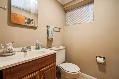 Bath - 6504 N Artesian Ave, Chicago, IL 60645 photo 4 of 4