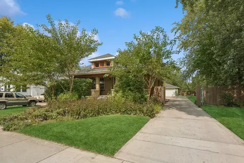 318 E 2nd St, Lockport, IL 60441