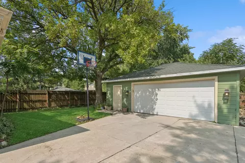 Exterior - 318 E 2nd St, Lockport, IL 60441 photo 4 of 4