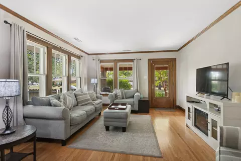 Living - 318 E 2nd St, Lockport, IL 60441 photo 1 of 3