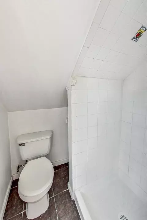 Bath - 3321 Ruby St, Franklin Park, IL 60131 photo 3 of 5