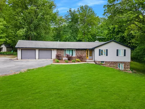 114 Gregory Ln, Lexington, IL 61753