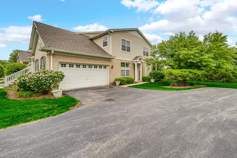 10 Millbrook Ct, Algonquin, IL 60102
