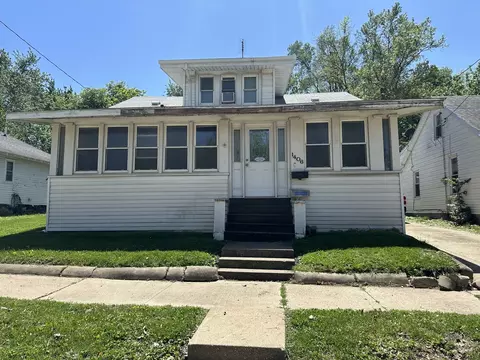 1406 W Locust St, Bloomington, IL 61701