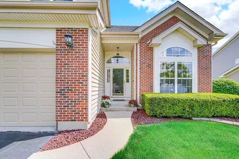 Exterior - 1491 Lancaster Ln, Algonquin, IL 60102 photo 2 of 5