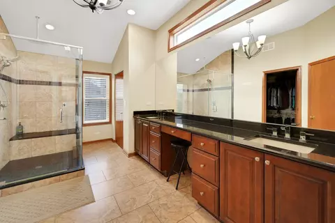 Bath - 1491 Lancaster Ln, Algonquin, IL 60102 photo 3 of 4