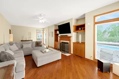 Living - 1491 Lancaster Ln, Algonquin, IL 60102 photo 2 of 3