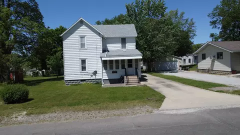 218 W Fleming St, Watseka, IL 60970