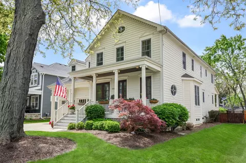 616 E Indiana St, Wheaton, IL 60187 photo 2