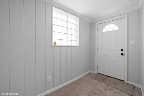 Entry Way - 4911 Prairie Ave, Mchenry, IL 60050 photo 1 of 1