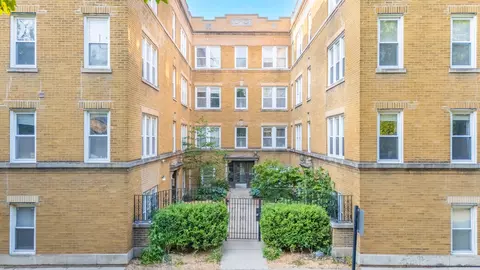 1438 W Roscoe St #3, Chicago, IL 60657
