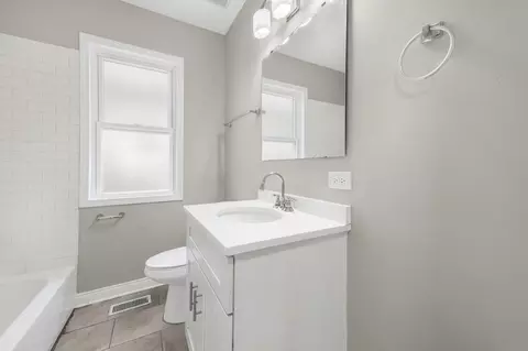 Bath - Undisclosed, Chicago, IL 60620 photo 1 of 1