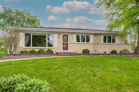 617 Trent Ln, Schaumburg, IL 60193