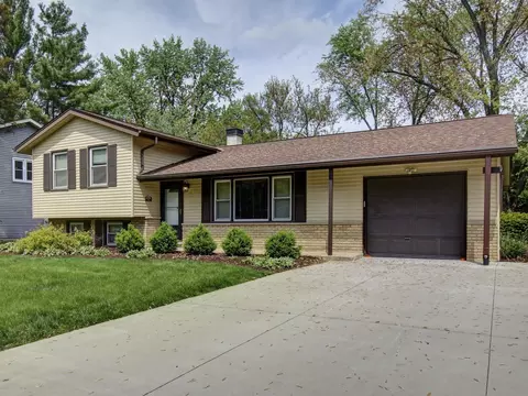 3 S135 Cherrywood Ln, Glen Ellyn, IL 60137