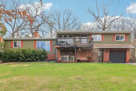 3204 Hillside Dr, Wonder Lake, IL 60097